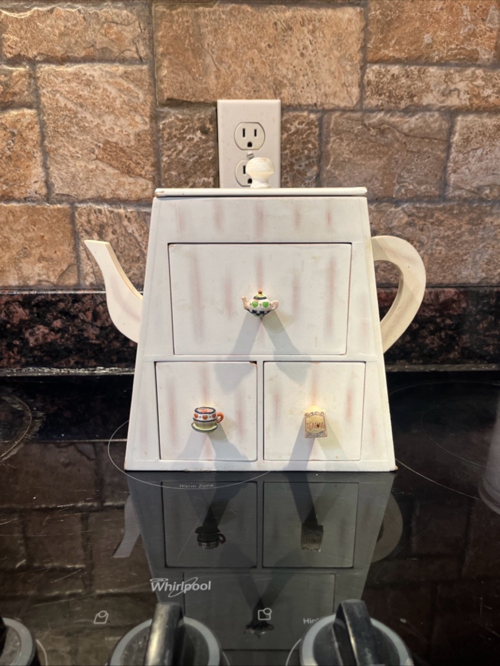 Vintage-Inspired White Teapot-Shaped Kitchen Storage Box with Decorative Knobs